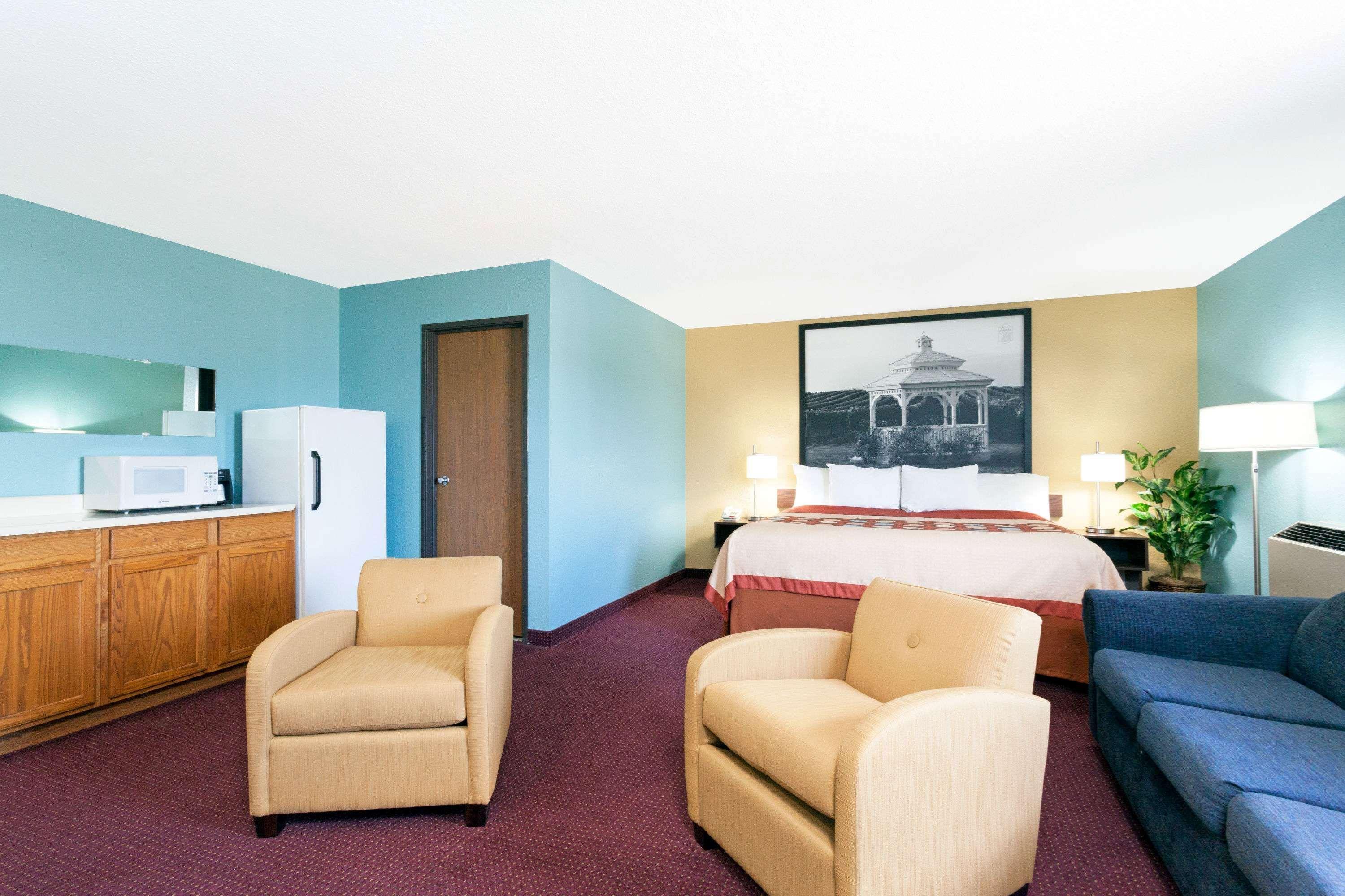 Super 8 By Wyndham Hammondsport Area Motel 2*