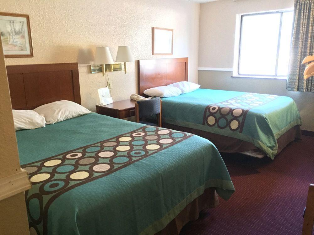 Super 8 By Wyndham Hammondsport Area Motel