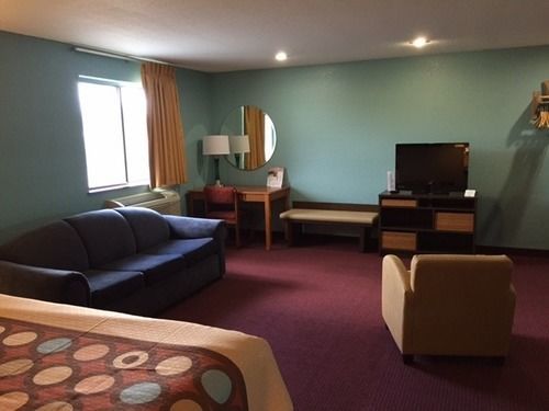 Super 8 By Wyndham Hammondsport Area Motel
