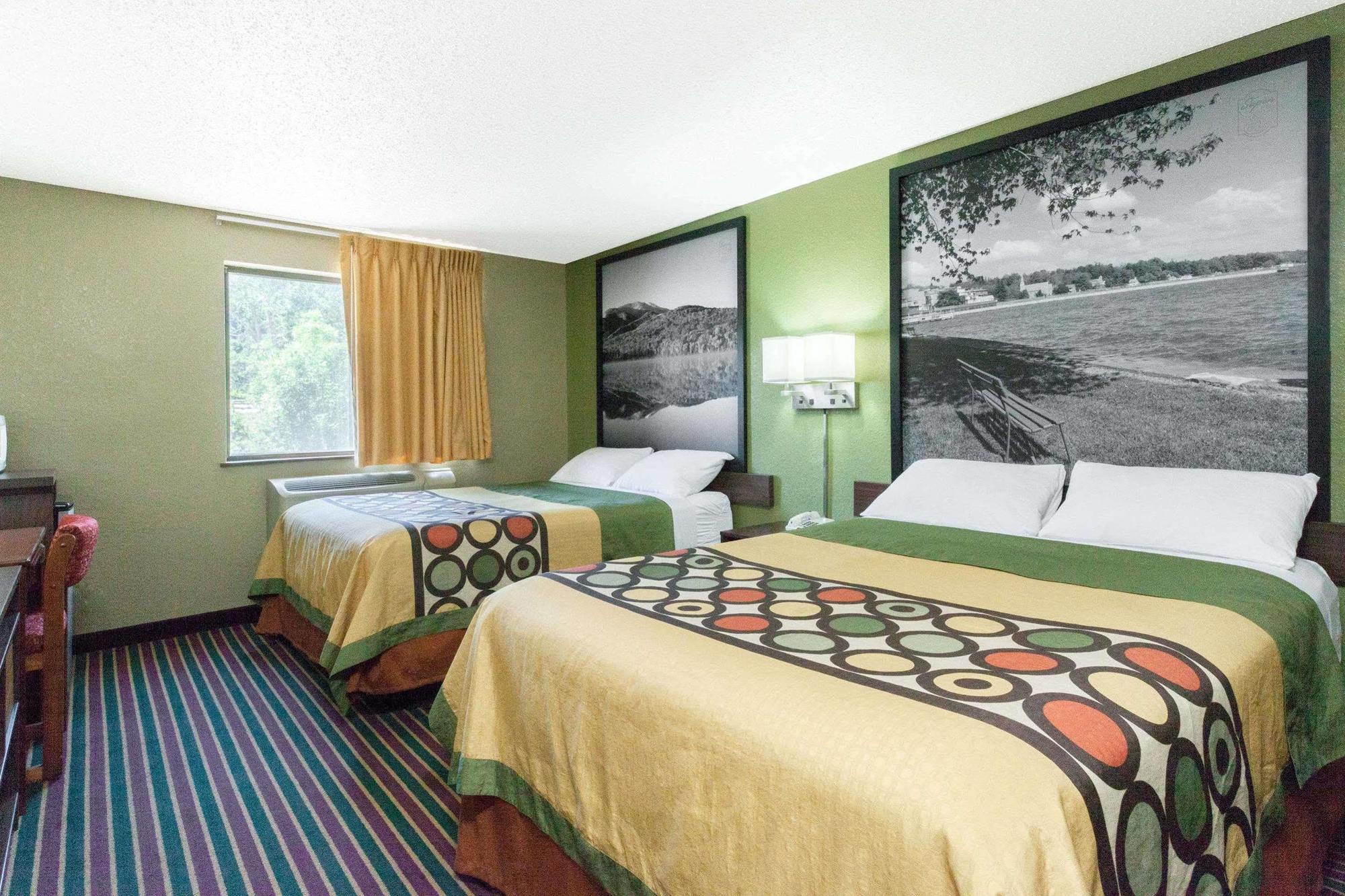 Super 8 By Wyndham Hammondsport Area Bath