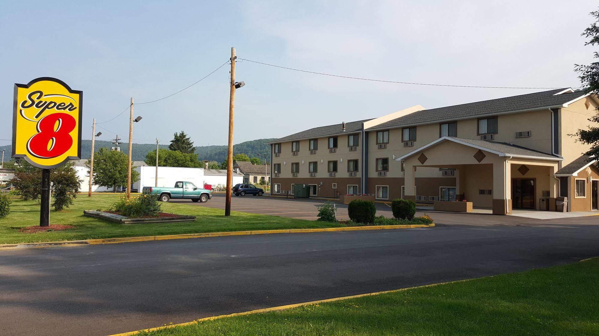 Super 8 By Wyndham Hammondsport Area Motel